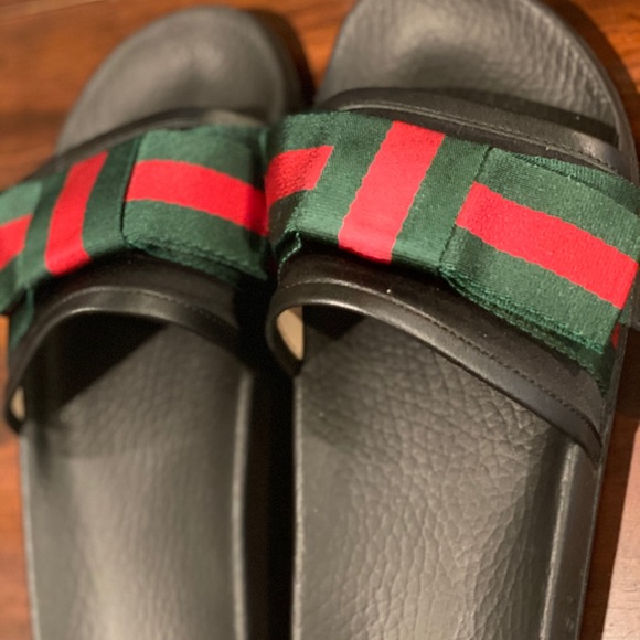 *****SOLD*****GUCCI Pursuit Slides with Bow - Picture 2 of 8